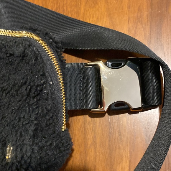 Lululemon fur belt bag - Picture 3 of 4